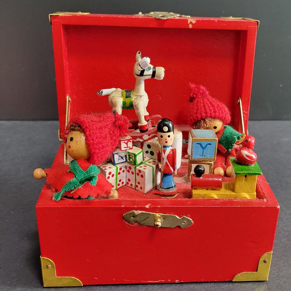 Vintage Windsor Collection wooden music box